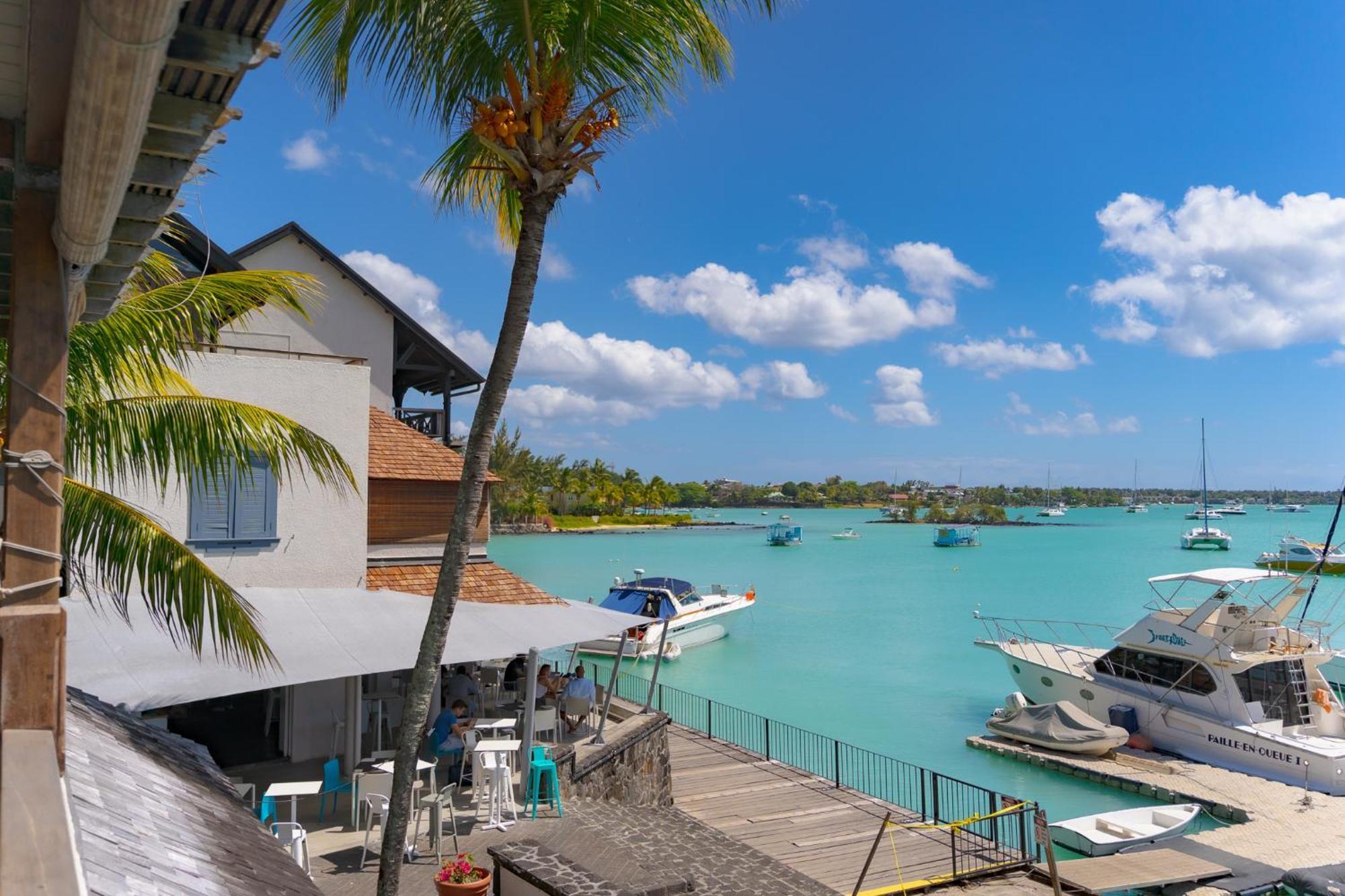 Beachfront Luxurious Stunning Sunset Boulevard Apartment, Grand Baie Esterno foto