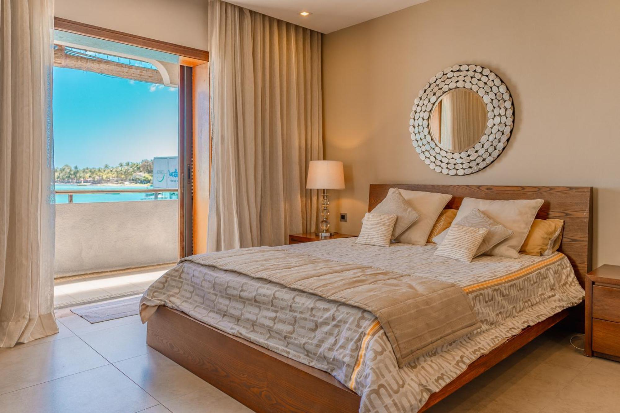 Beachfront Luxurious Stunning Sunset Boulevard Apartment, Grand Baie Esterno foto