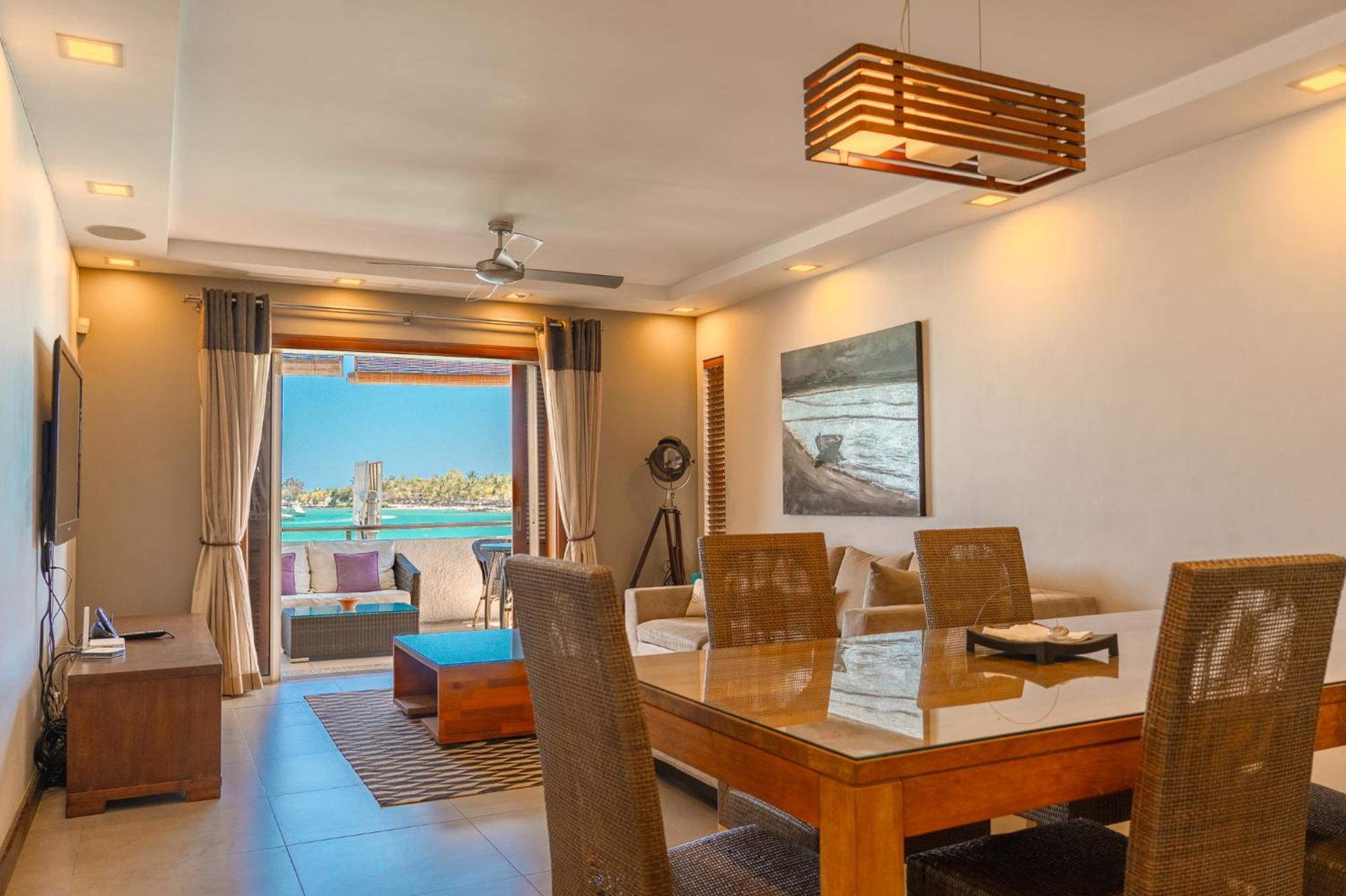 Beachfront Luxurious Stunning Sunset Boulevard Apartment, Grand Baie Esterno foto