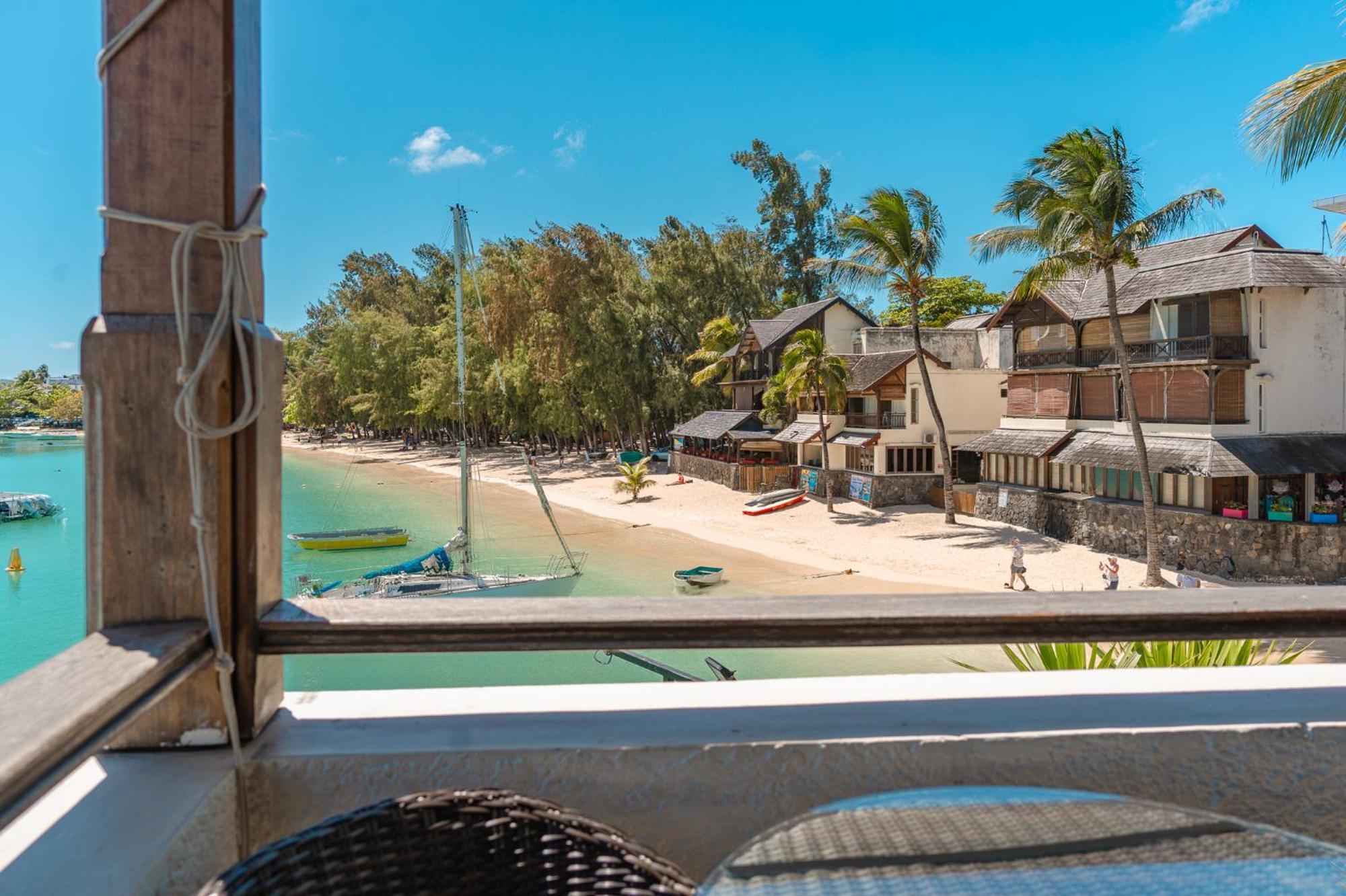 Beachfront Luxurious Stunning Sunset Boulevard Apartment, Grand Baie Esterno foto