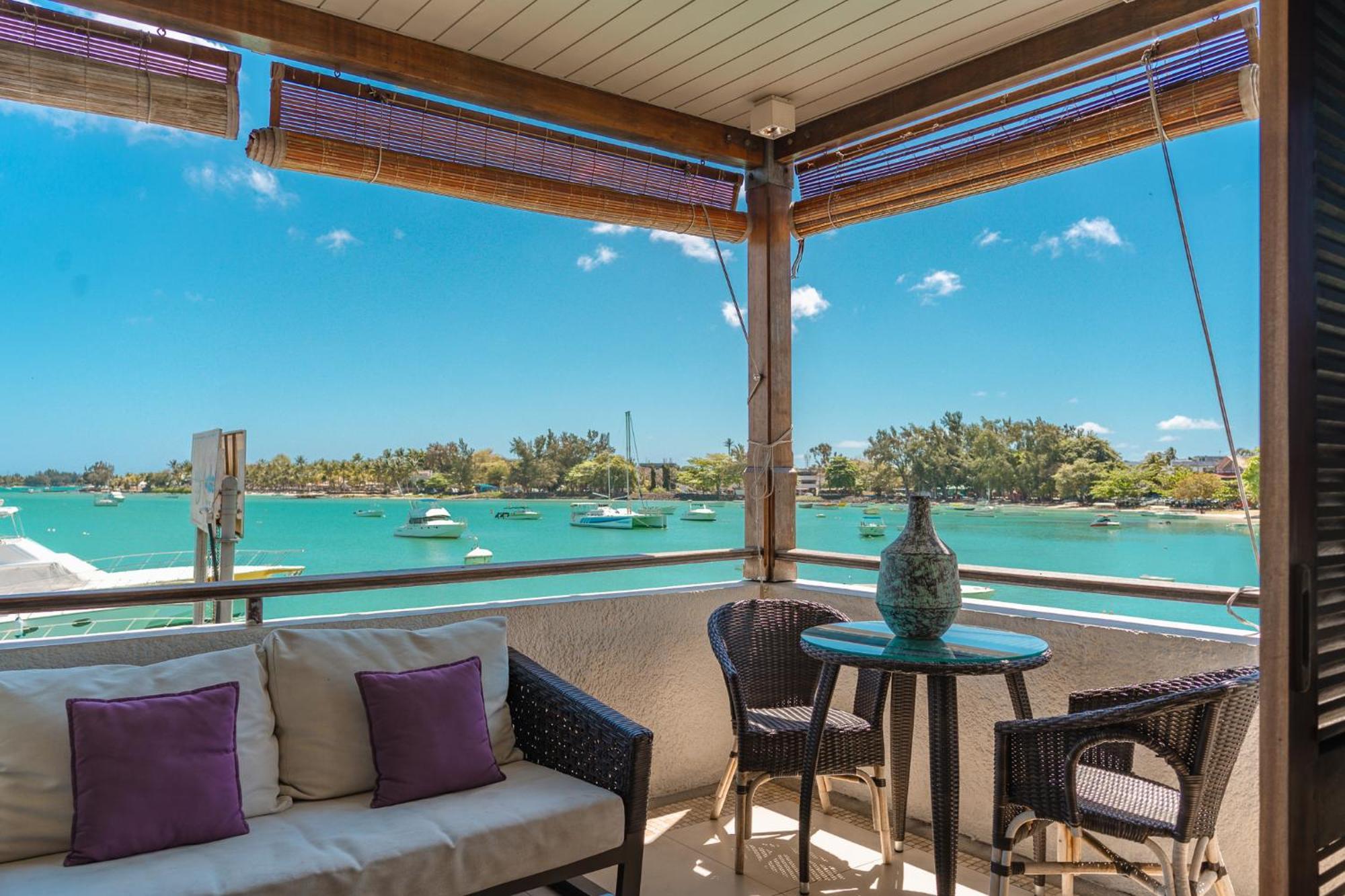 Beachfront Luxurious Stunning Sunset Boulevard Apartment, Grand Baie Esterno foto