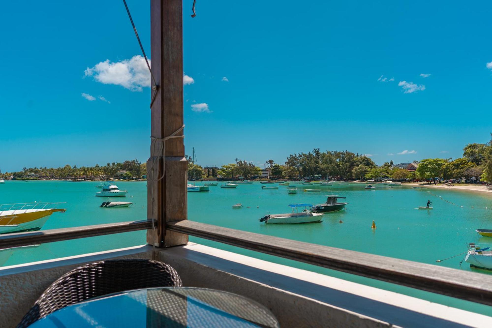 Beachfront Luxurious Stunning Sunset Boulevard Apartment, Grand Baie Esterno foto