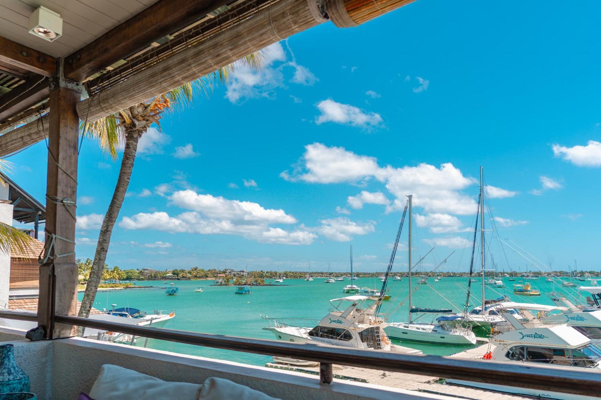 Beachfront Luxurious Stunning Sunset Boulevard Apartment, Grand Baie Esterno foto